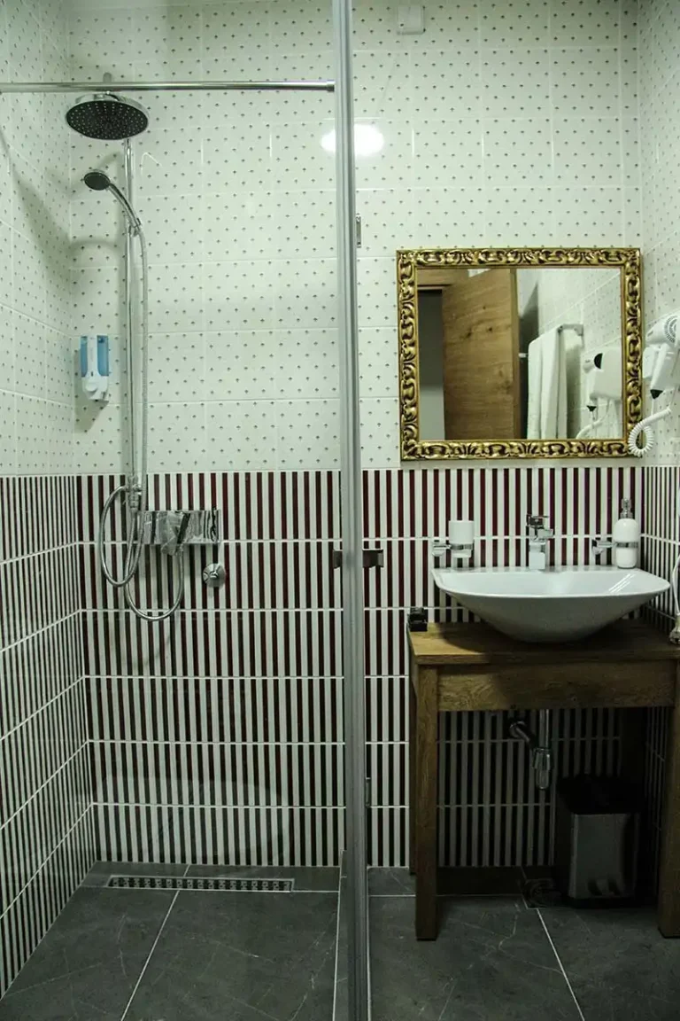 Private bathroom in the Twin Room at Villa Panuka